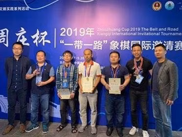 越南队在中国苏州国际象棋团体锦标赛中夺冠。图自因特网 越南队在中国苏州国际象棋团体锦标赛中夺冠。图自因特网