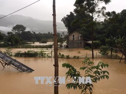 莱州省发生暴雨洪水，给当地人民群众的生命财产带来严重影响。（图片来源：越通社）