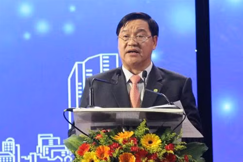 胡志明市企业协会主席周进勇发表讲话。 图自越通社 胡志明市企业协会主席周进勇发表讲话。 图自越通社
