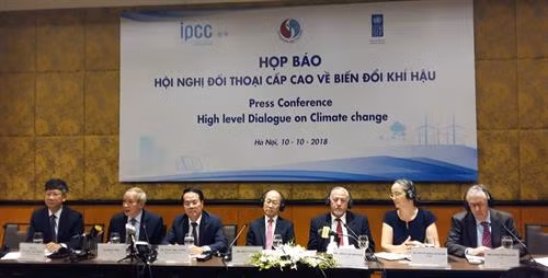 会议场景。图自因特网 会议场景。图自因特网