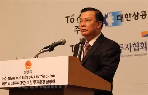 越南财政部部长丁进勇在会上发表讲话。(图片来源:越通社) 越南财政部部长丁进勇在会上发表讲话。(图片来源:越通社)