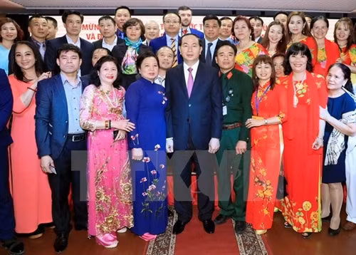 陈大光会见旅俄越南人社群代表。（图片来源：越通社）