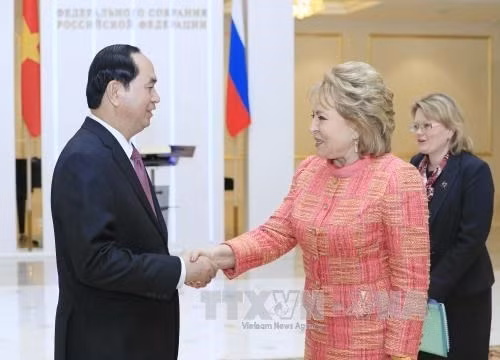 陈大光主席会见俄罗斯联邦委员会主席马特维延科。（图片来源：越通社）
