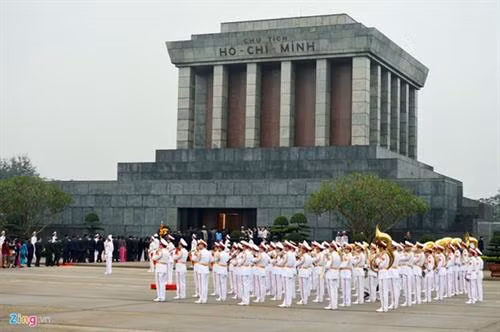 胡志明主席陵从6月15日起暂停开放接待游客。（图片来源于互联网）