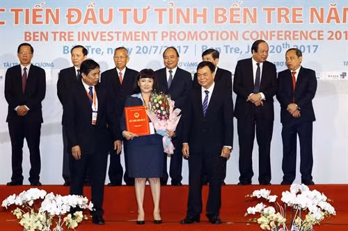 投资许可证颁发仪式。(图片来源:越通社) 投资许可证颁发仪式。(图片来源:越通社)