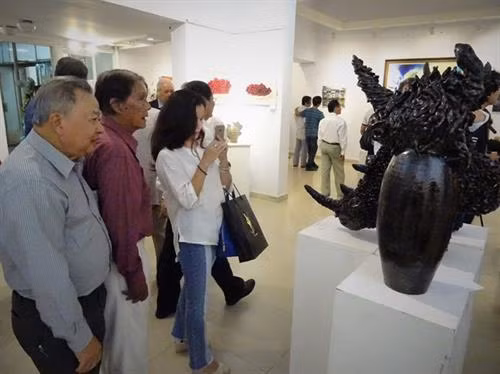 越法友好美术展。 图自越通社