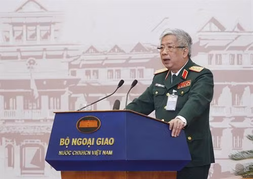 越南国防部副部长阮志咏在会上发表讲话。越通社记者 林庆 摄 越南国防部副部长阮志咏在会上发表讲话。越通社记者 林庆 摄