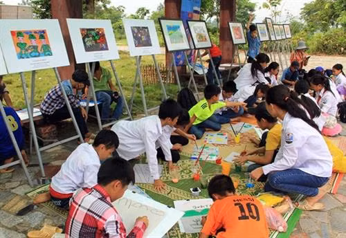 儿童们参加“我的暑假”活动。(图片来源:互联网) 儿童们参加“我的暑假”活动。(图片来源:互联网)