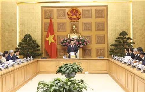 越南政府副总理王廷惠在会议上发言。图自越通社 越南政府副总理王廷惠在会议上发言。图自越通社