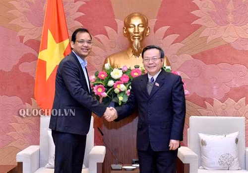 越南国会副主席冯国显会见可口可乐(越南)饮料公司首席执行官桑科特。图自互联网
