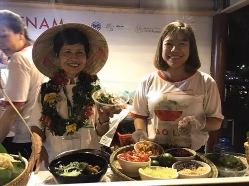 会安国际美食节成为会安市推介和弘扬地方美食的良机。图自越通社 会安国际美食节成为会安市推介和弘扬地方美食的良机。图自越通社