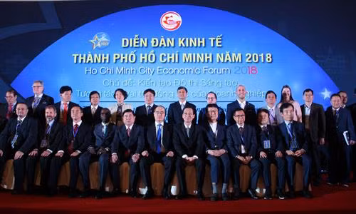 与会代表合影。 图自越通社 与会代表合影。 图自越通社