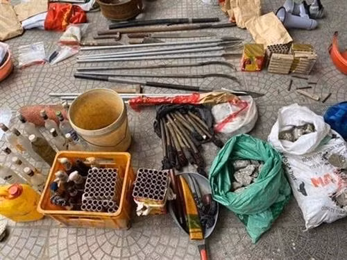 公安机关缴获的武器。图自越通社