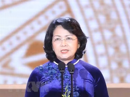 越南国家副主席邓氏玉盛。（图片来源：越通社）