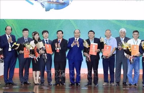 阮春福出席2020年茶荣省投资促进会。图自越通社 阮春福出席2020年茶荣省投资促进会。图自越通社