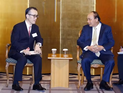 阮春福会见三菱日联银行（MUFG）总裁兼首席执行官迈克。图自越通社