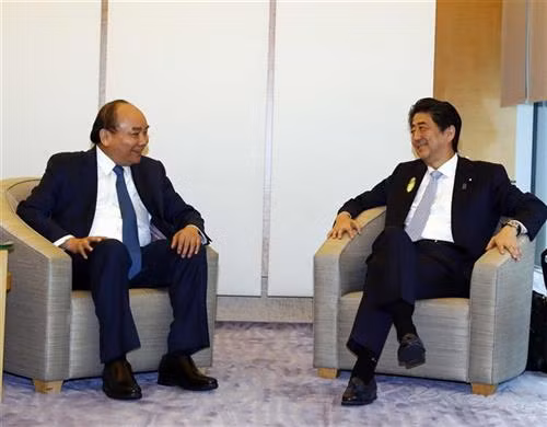 阮春福总理与日本首相安倍晋三。图自越通社 阮春福总理与日本首相安倍晋三。图自越通社