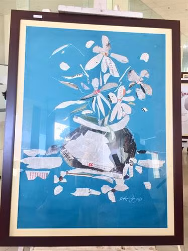 这些作品以报纸为材料,不仅充满生活气息。图自https://baodanang.vn 这些作品以报纸为材料,不仅充满生活气息。图自https://baodanang.vn
