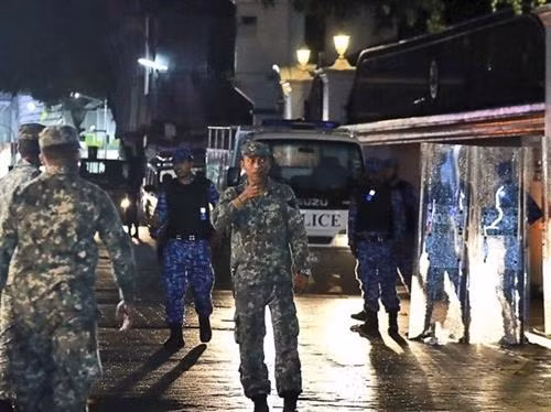 马尔代夫警方在街上巡逻。（图片来源：因特网）