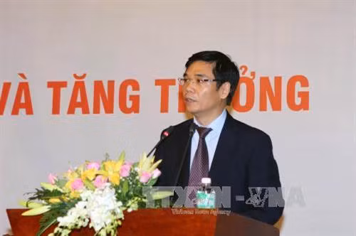 越南工商会副会长段维姜在论坛上致辞。 图自越通社