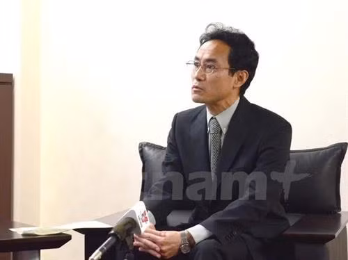 日本外务省经济事务局副局长Tsutomu Koizumi。(图片来源:越通社) 日本外务省经济事务局副局长Tsutomu Koizumi。(图片来源:越通社)