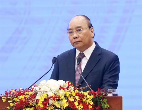 阮春福在会上发表讲话。图自越通社