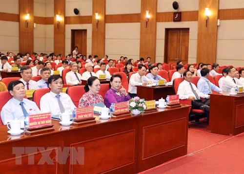 国会主席阮氏金银出席海防市人民议会第七次会议。越通社记者 仲德 摄