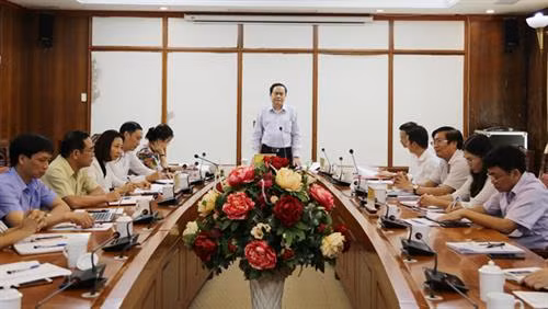 越南祖国阵线中央委员会主席陈青敏在会上发表讲话。（图片来源：越通社）