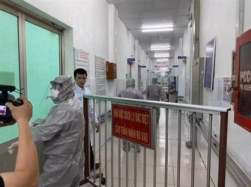 必须对疑似病例进行隔离和管理。图自互联网