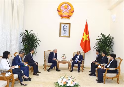 政府总理阮春福会见美国哈佛大学教授托马斯·瓦列利 。越通社记者 统一 摄