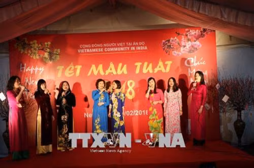 越南驻印度大使馆举行喜迎2018年戊戌年新春活动(图片来源:越通社) 越南驻印度大使馆举行喜迎2018年戊戌年新春活动(图片来源:越通社)