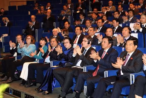 参加闭幕式的代表们。图自越通社