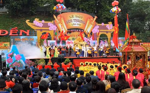 老街省上祠庙会开庙仪式。(图片来源:越通社) 老街省上祠庙会开庙仪式。(图片来源:越通社)