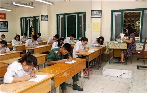 2019年国家高中毕业和大学入学统一考试 全国88万名考生进入考场。图自越通社 2019年国家高中毕业和大学入学统一考试 全国88万名考生进入考场。图自越通社