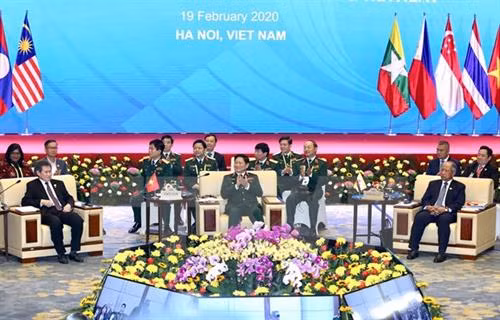 2020年东盟国防部长非正式会议于2月19日上午在越南首都河内召开。图自越通社