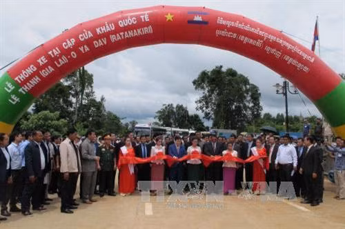 越柬建交50周年:两国陆路运输l路线正式通车 ảnh 5 越柬建交50周年:两国陆路运输l路线正式通车 ảnh 5