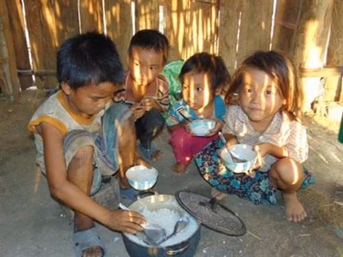 资料图：计划的目标是确保粮食食品充足、居民营养充足，以提高越南人身材、体力和智慧。（图片来源于互联网）