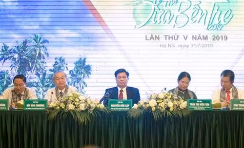 槟椥省人民委员会领导参加在河内举行的新闻发布会。图自https://baodautu.vn