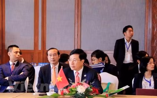 出席会议的越南代表团。图自越通社 出席会议的越南代表团。图自越通社