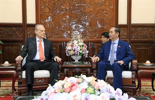 越南国家主席陈大光会见乌拉圭驻越大使。（图片来源：越通社）