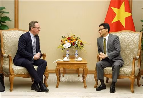 越南政府副总理武德儋会见芬兰经济部部长米卡林拉。图自越通社 越南政府副总理武德儋会见芬兰经济部部长米卡林拉。图自越通社