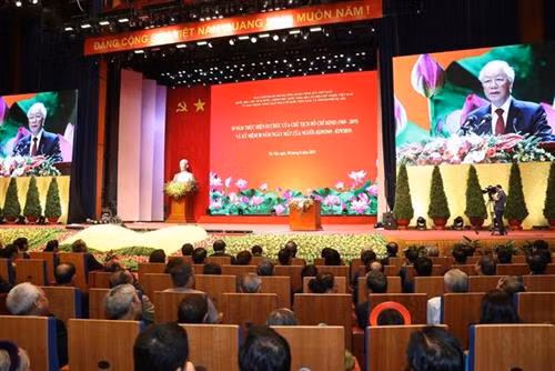胡志明主席遗嘱实施50周年和胡伯伯逝世50周年国家级纪念仪式。图自越通社 胡志明主席遗嘱实施50周年和胡伯伯逝世50周年国家级纪念仪式。图自越通社