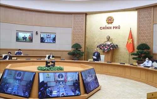 阮春福主持召开政府常务委员会关于政府总理关于新冠肺炎疫情防控工作的第16号指示落实情况评估工作会议。图自越通社