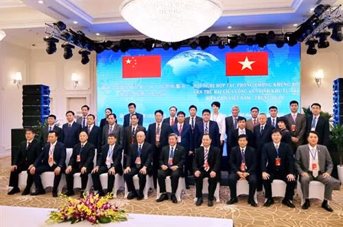 与会代表合影。(图片来源:越通社) 与会代表合影。(图片来源:越通社)