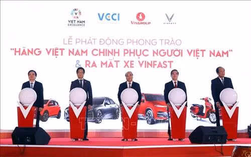 政府总理发起“越南国货征服越南人”运动。图自越通社 政府总理发起“越南国货征服越南人”运动。图自越通社