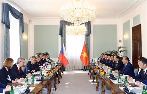 越捷两国总理举行会谈。图自越通社