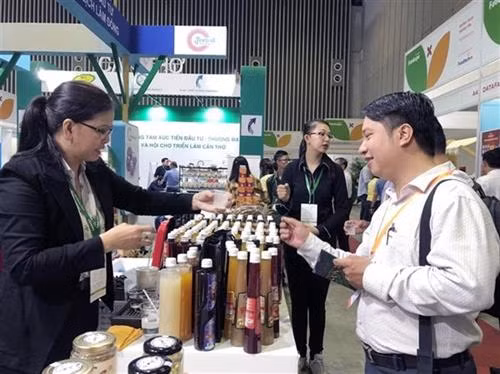 展会上展示的产品。图自越通社 展会上展示的产品。图自越通社