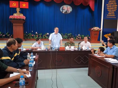 阮善仁要求有关单位抓紧时间开展火灾恢复重建工作。（图片来源：越通社）