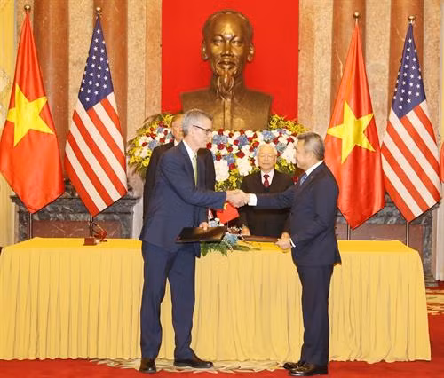 阮富仲与美国总统特朗普见证两国4个合作文件的签署 。图自越通社