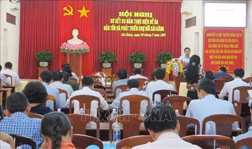 芹苴市盖朗郡人民委员会举行“盖朗水上集市保护与发展提案”实施3年总结会议。图自越通社